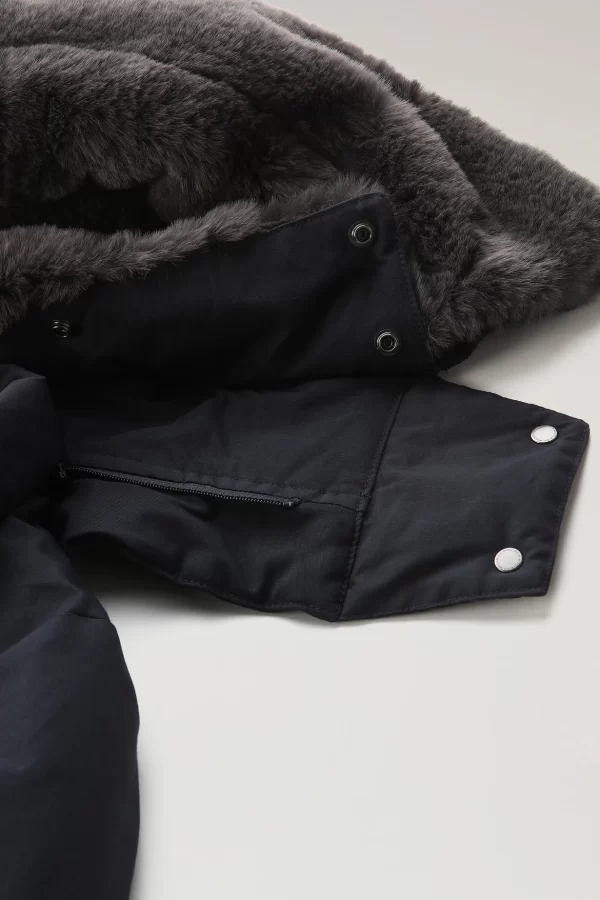 Bow Bridge Parka in Ramar con Pelliccia Sintetica Dark Navy - Woolrich